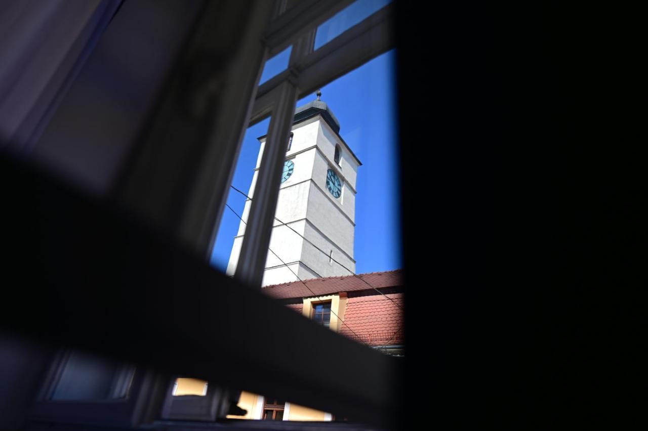 Lovely 2 Bedroom Apartment In Historic City Center Sibiu Bagian luar foto