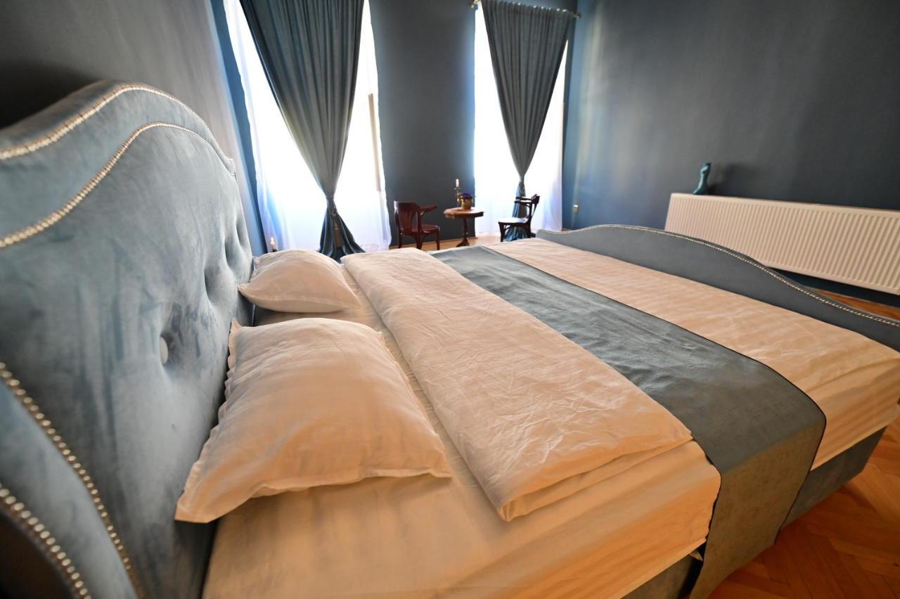Lovely 2 Bedroom Apartment In Historic City Center Sibiu Bagian luar foto