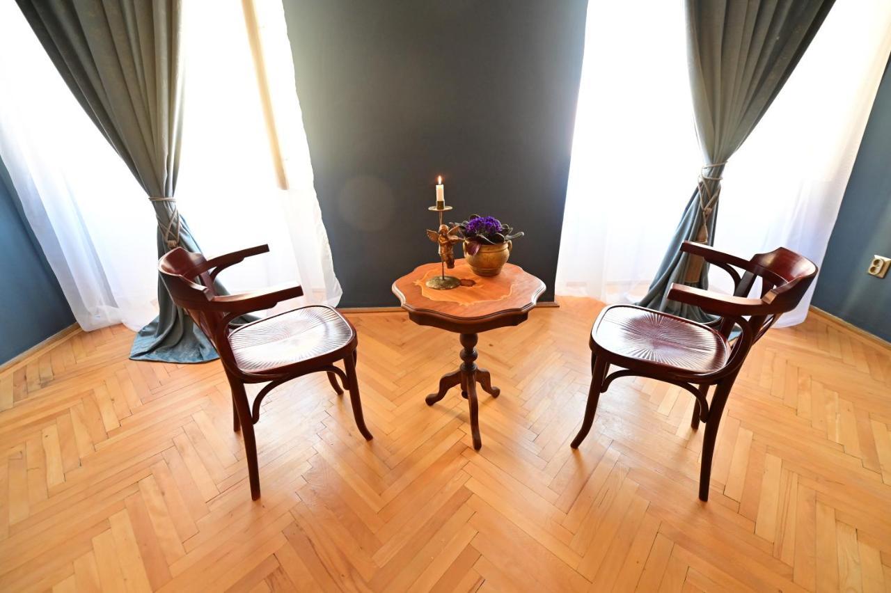 Lovely 2 Bedroom Apartment In Historic City Center Sibiu Bagian luar foto