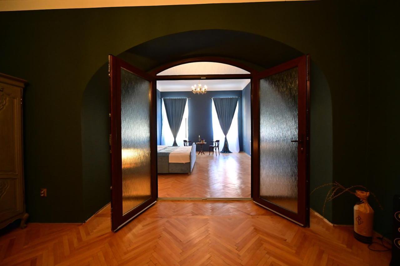 Lovely 2 Bedroom Apartment In Historic City Center Sibiu Bagian luar foto