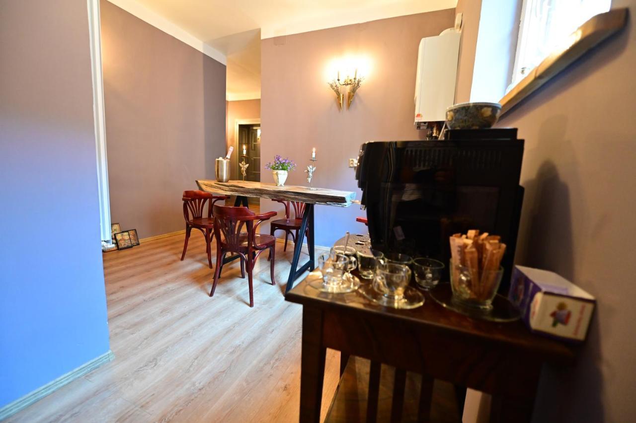 Lovely 2 Bedroom Apartment In Historic City Center Sibiu Bagian luar foto