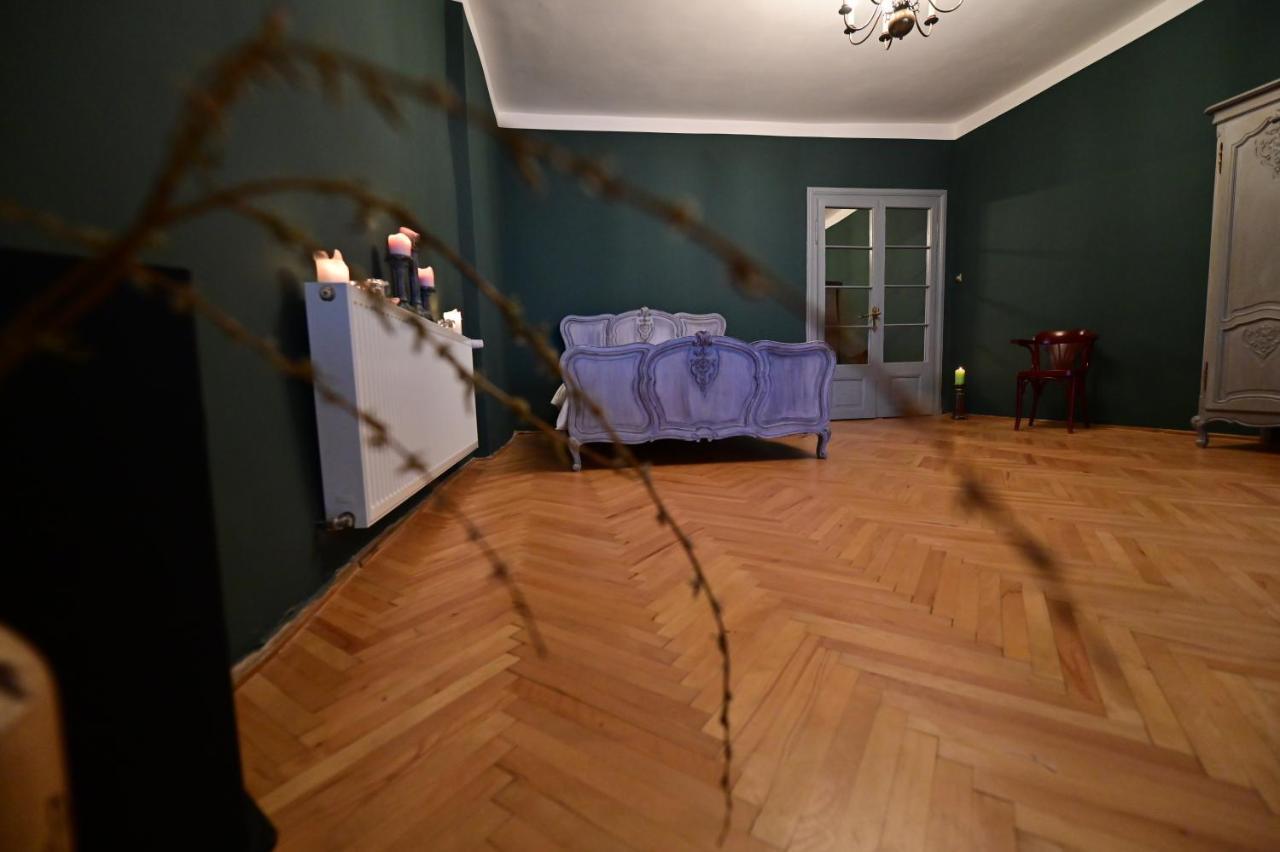 Lovely 2 Bedroom Apartment In Historic City Center Sibiu Bagian luar foto