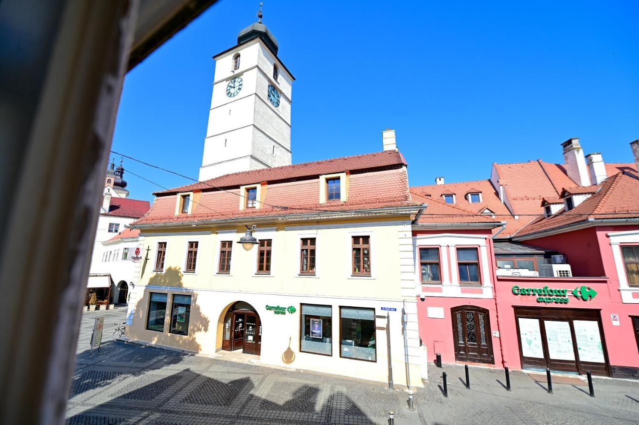Lovely 2 Bedroom Apartment In Historic City Center Sibiu Bagian luar foto