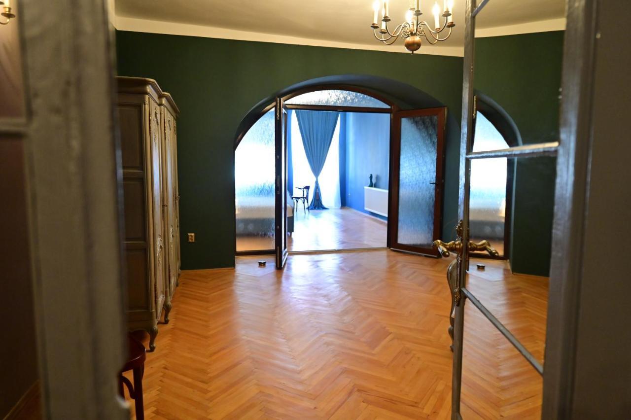 Lovely 2 Bedroom Apartment In Historic City Center Sibiu Bagian luar foto
